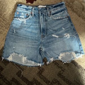 Abercrombie & Fitch curve love high rise 4 inch Jean short size 24 or 00